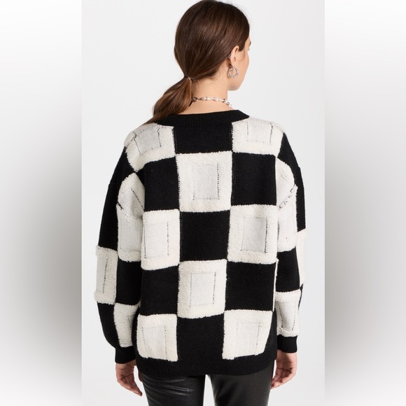 Line and Dot oversized sweater. Perfect for fall. Excellent condition - Picture 4 of 6